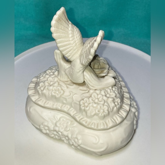 VINTAGE HUMMINGBIRD PORCELAIN BOX - Picture 3 of 16
